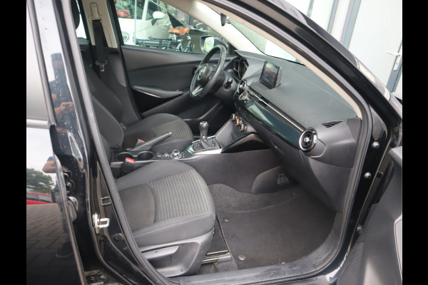 Mazda 2 1.5 Skyactiv-G Dynamic+ Navi / Pdc / Elekramen / Airco / Lm velgen 16'' Goed onderhouden / All season banden