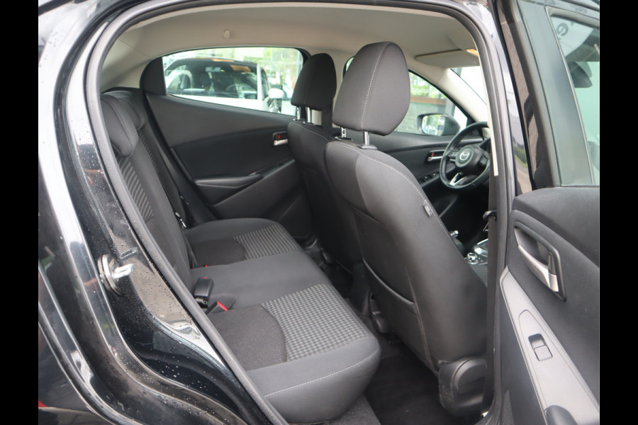 Mazda 2 1.5 Skyactiv-G Dynamic+ Navi / Pdc / Elekramen / Airco / Lm velgen 16'' Goed onderhouden / All season banden
