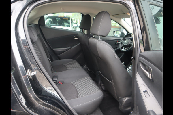Mazda 2 1.5 Skyactiv-G Dynamic+ Navi / Pdc / Elekramen / Airco / Lm velgen 16'' Goed onderhouden / All season banden