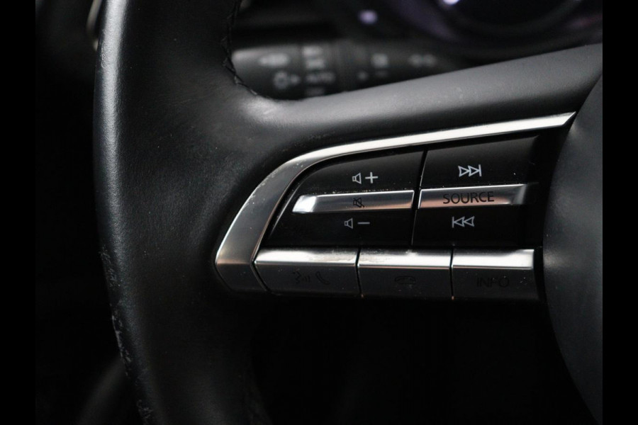 Mazda 3 2.0 e-SkyActiv-G M Hybrid 122 Comfort | Head-Up | Adaptive cruise | Camera | Carplay | Stuurverwarming | Full LED | Stoelverwarming | Navi Full map | Climate control