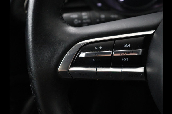 Mazda 3 2.0 e-SkyActiv-G M Hybrid 122 Comfort | Head-Up | Adaptive cruise | Camera | Carplay | Stuurverwarming | Full LED | Stoelverwarming | Navi Full map | Climate control