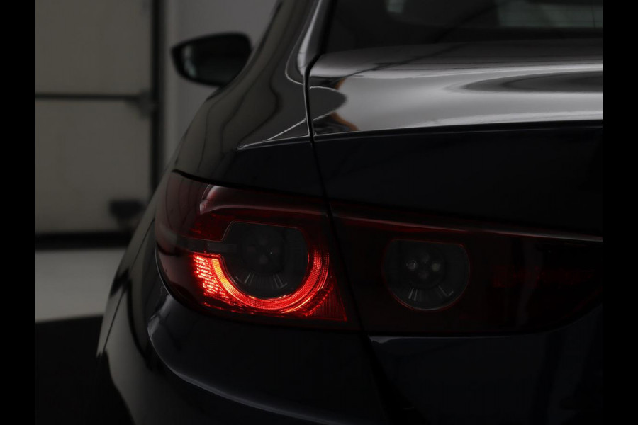Mazda 3 2.0 e-SkyActiv-G M Hybrid 122 Comfort | Head-Up | Adaptive cruise | Camera | Carplay | Stuurverwarming | Full LED | Stoelverwarming | Navi Full map | Climate control