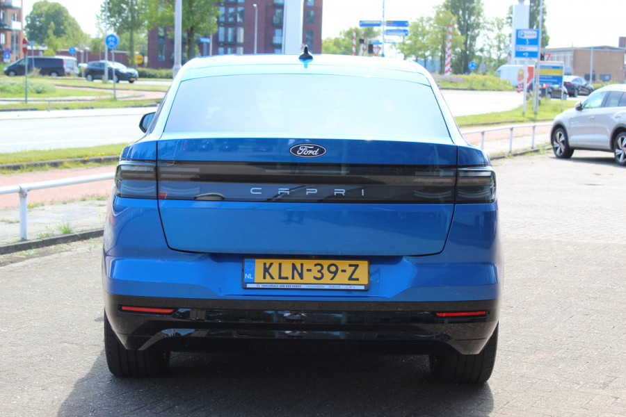 Ford Capri Premium Extended Range RWD 77 kWh Fabrieksgarantie t/m 05-06-2029 ! Autm. airco, warmtepomp, side assist, adapt. cruise cntrl, camera v+a, stoel- en stuurwiel verw., lederen int., metallic lak, elektr. achterklep, navigatie, telefoonvoorb. etc