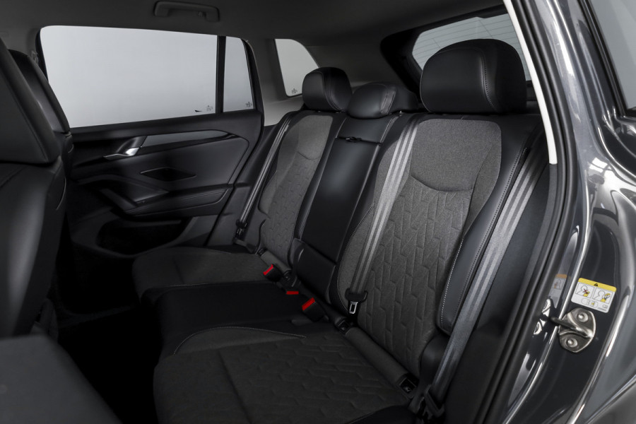 Volkswagen Tiguan 1.5 eHybrid Life Edition | IQ Light | Dig. Cockpit | Adapt. Cruise | Stoel-+stuurverw. | 360 Camera | PDC | App. Connect | ECC | LM 17" | 6086
