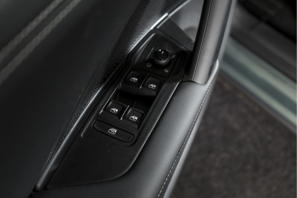 Volkswagen Tiguan 1.5 eHybrid 204 PK Life Edition | Dig. Cockpit | Adapt. Cruise | Stoel-+stuurverw. | 360 Camera | PDC | App. Connect | ECC | LM 17" | 5439