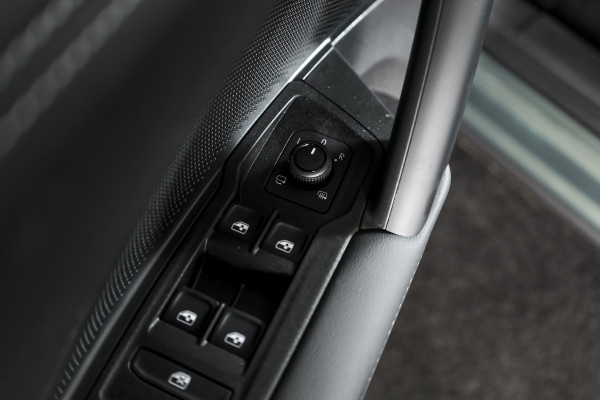 Volkswagen Tiguan 1.5 eHybrid 204 PK Life Edition | Dig. Cockpit | Adapt. Cruise | Stoel-+stuurverw. | 360 Camera | PDC | App. Connect | ECC | LM 17" | 5439