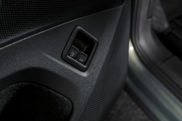 Volkswagen Tiguan 1.5 eHybrid 204 PK Life Edition | Dig. Cockpit | Adapt. Cruise | Stoel-+stuurverw. | 360 Camera | PDC | App. Connect | ECC | LM 17" | 5439
