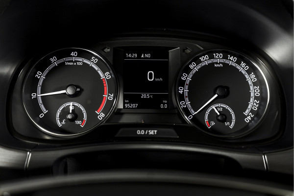 Škoda Fabia Combi 1.0 TSI 110 PK Style | Panodak | Adapt. Cruise | Stoelverw. | PDC | Camera | NAV + App. Connect | ECC | Trekhaak | LM 16" |
