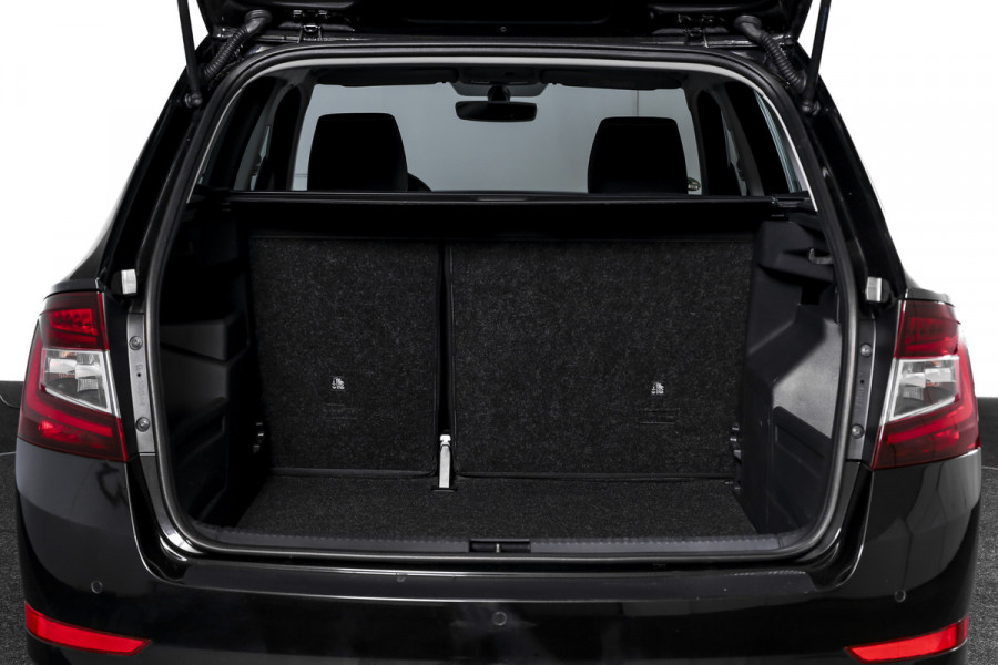Škoda Fabia Combi 1.0 TSI 110 PK Style | Panodak | Adapt. Cruise | Stoelverw. | PDC | Camera | NAV + App. Connect | ECC | Trekhaak | LM 16" |