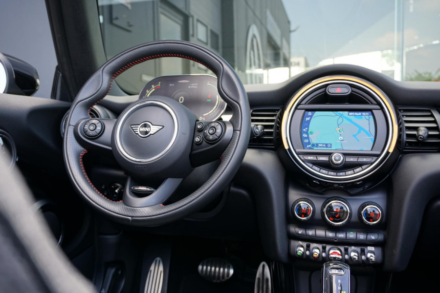 MINI Cabrio 1.5 Cooper Sidewalk Edition JCW + CAMERA / APPLE CARPLAY / STOELVERWARMING