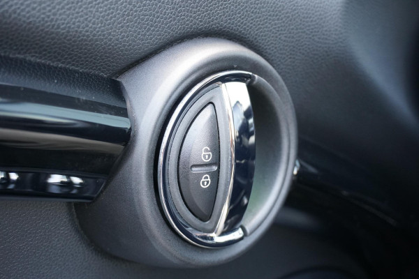 MINI Cabrio 1.5 Cooper Sidewalk Edition JCW + CAMERA / APPLE CARPLAY / STOELVERWARMING
