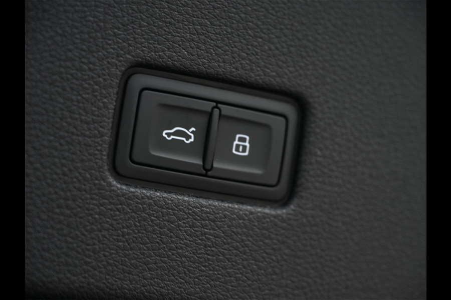 Audi Q8 60 TFSI e quattro Pro Line S Competition | B&O advanced | Audi exclusive | 5 jaar garantie | Panoramadak | massage stoelen | 4 wiel besturing | Alcantara hemel | Soft-close | Elektr. Trekhaak | Achteras besturing | Oled achterlichten