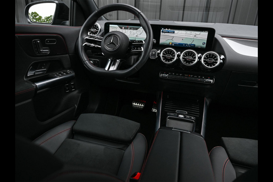 Mercedes-Benz GLA 250 e Business Solution AMG | Panorama dak | Memory seats | Stoelverwarming | Head-up | Camera | Ambiance interieur | Distronic |