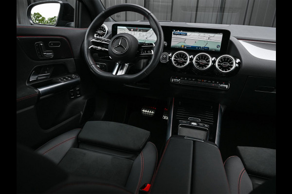 Mercedes-Benz GLA 250 e Business Solution AMG | Panorama dak | Memory seats | Stoelverwarming | Head-up | Camera | Ambiance interieur | Distronic |