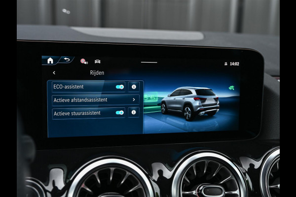 Mercedes-Benz GLA 250 e Business Solution AMG | Panorama dak | Memory seats | Stoelverwarming | Head-up | Camera | Ambiance interieur | Distronic |
