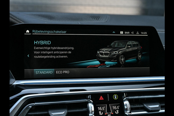 BMW X5 xDrive45e High Executive | Alcantara Hemel | Sky Lounge | 360 Camera | Head-Up | Massage | Stoelventilatie | Soft-Close | Laser Light | Trekhaak | Active Cruise | Luchtvering | Achterasbesturing |