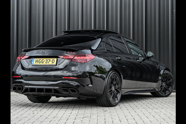 Mercedes-Benz C-Klasse AMG 63 S E Performance | Achterasbesturing | Panoramadak | 360 Camera | Burmester | Memory seats | Carbon inleg | Ambiance interieur |