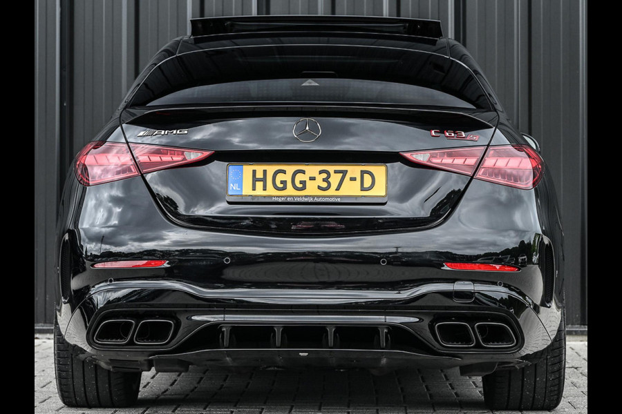 Mercedes-Benz C-Klasse AMG 63 S E Performance | Achterasbesturing | Panoramadak | 360 Camera | Burmester | Memory seats | Carbon inleg | Ambiance interieur |