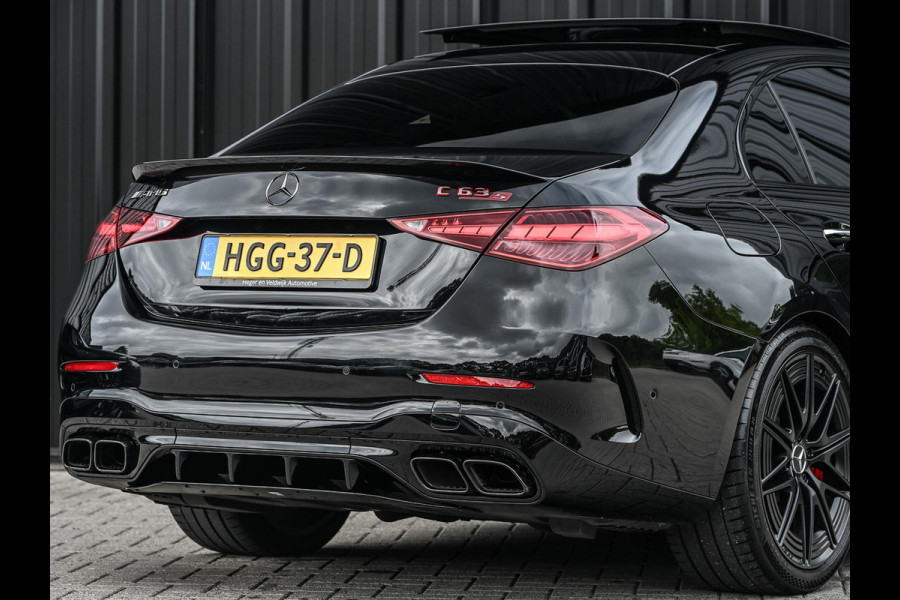 Mercedes-Benz C-Klasse AMG 63 S E Performance | Achterasbesturing | Panoramadak | 360 Camera | Burmester | Memory seats | Carbon inleg | Ambiance interieur |