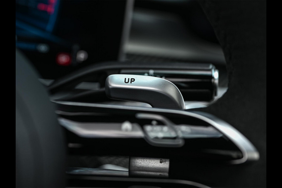 Mercedes-Benz C-Klasse AMG 63 S E Performance | Achterasbesturing | Panoramadak | 360 Camera | Burmester | Memory seats | Carbon inleg | Ambiance interieur |