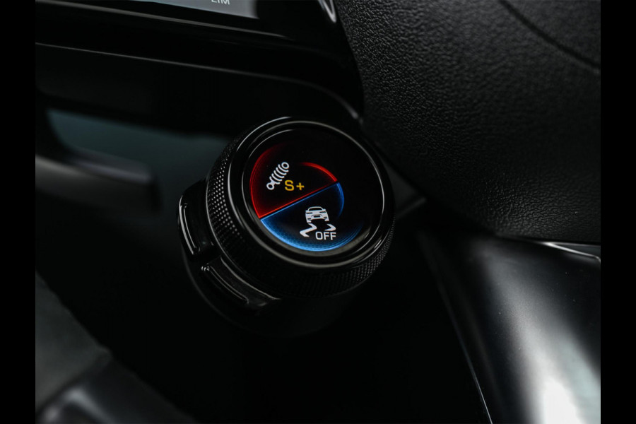 Mercedes-Benz C-Klasse AMG 63 S E Performance | Achterasbesturing | Panoramadak | 360 Camera | Burmester | Memory seats | Carbon inleg | Ambiance interieur |