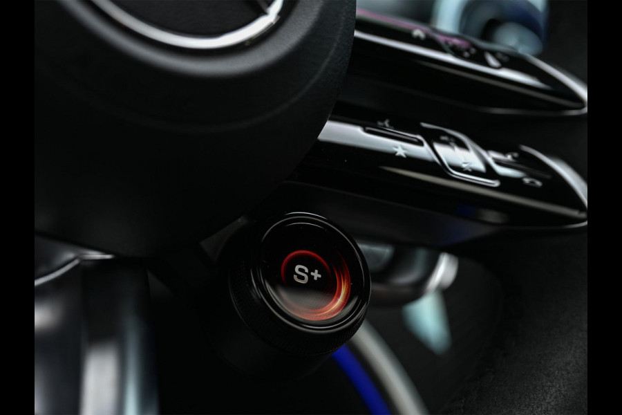Mercedes-Benz C-Klasse AMG 63 S E Performance | Achterasbesturing | Panoramadak | 360 Camera | Burmester | Memory seats | Carbon inleg | Ambiance interieur |