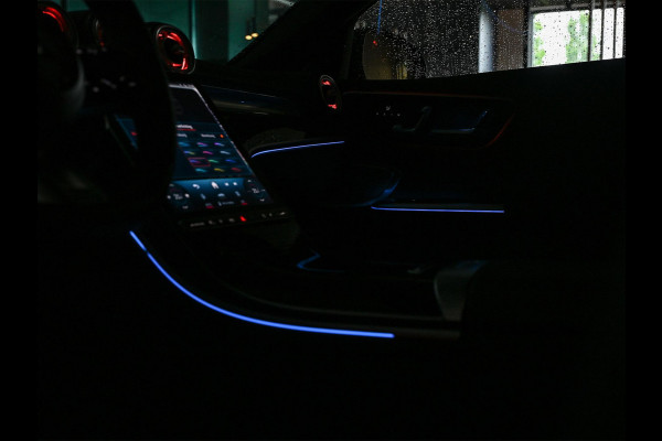 Mercedes-Benz C-Klasse AMG 63 S E Performance | Achterasbesturing | Panoramadak | 360 Camera | Burmester | Memory seats | Carbon inleg | Ambiance interieur |
