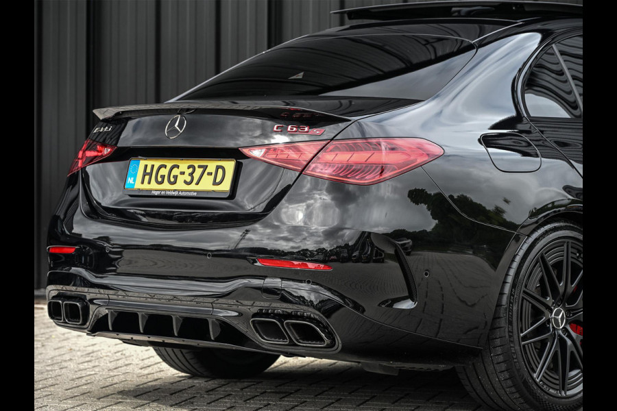 Mercedes-Benz C-Klasse AMG 63 S E Performance | Achterasbesturing | Panoramadak | 360 Camera | Burmester | Memory seats | Carbon inleg | Ambiance interieur |