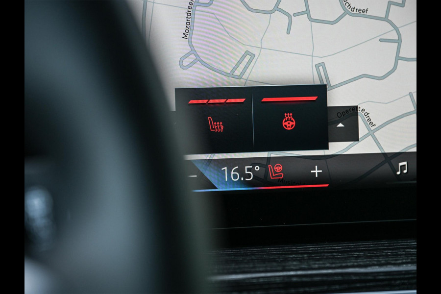 BMW X5 xDrive50e | M-Sport | Panoramadak | Active cruise |  Harman/Kardon | Head-up | 360 camera | Memory Seats | Ambiance verlichting |  Luchtvering | Stoelverwarming V+A | Trekhaak |