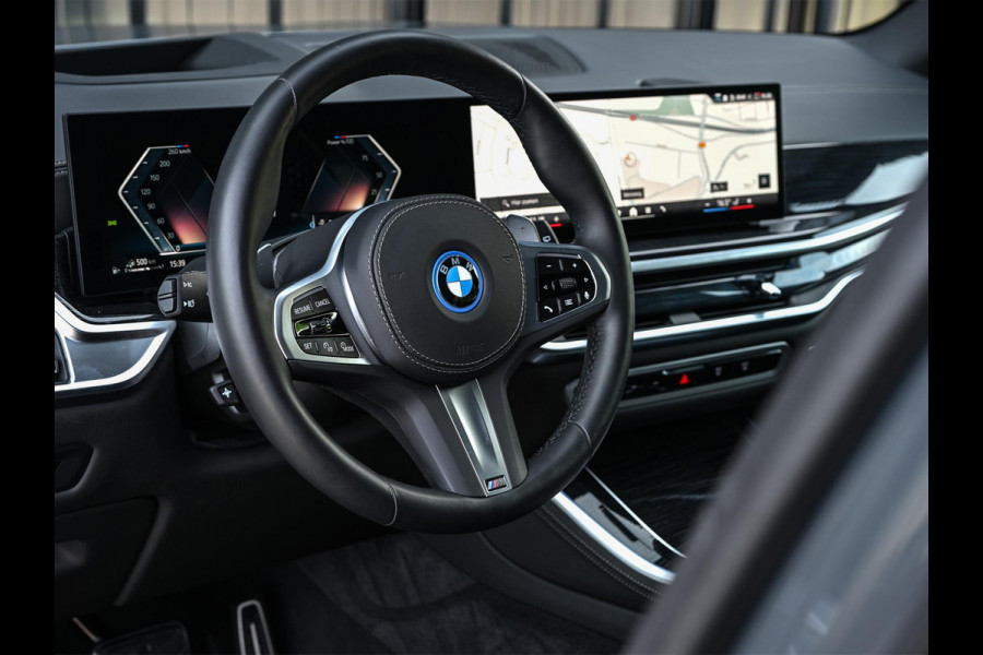BMW X5 xDrive50e | M-Sport | Panoramadak | Active cruise |  Harman/Kardon | Head-up | 360 camera | Memory Seats | Ambiance verlichting |  Luchtvering | Stoelverwarming V+A | Trekhaak |