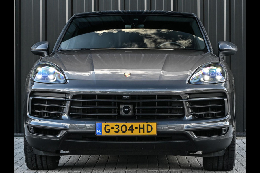 Porsche Cayenne Coupé 3.0 E-Hybrid | NL Auto | Dealer Onderhouden | 18-Wegs Memory Seats | Panoramadak | 360 Camera | Luchtvering | Bose | Sport Chrono | Stoelventilatie | Stuur verwarmd | Soft Close | Trekhaak |