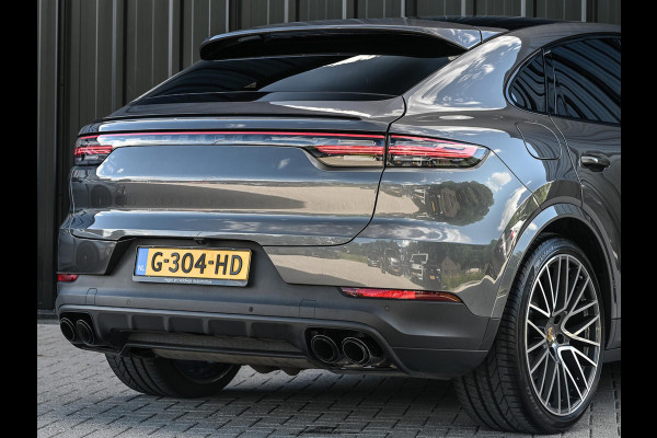 Porsche Cayenne Coupé 3.0 E-Hybrid | NL Auto | Dealer Onderhouden | 18-Wegs Memory Seats | Panoramadak | 360 Camera | Luchtvering | Bose | Sport Chrono | Stoelventilatie | Stuur verwarmd | Soft Close | Trekhaak |