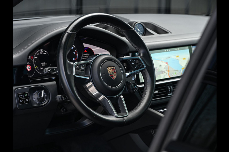 Porsche Cayenne Coupé 3.0 E-Hybrid | NL Auto | Dealer Onderhouden | 18-Wegs Memory Seats | Panoramadak | 360 Camera | Luchtvering | Bose | Sport Chrono | Stoelventilatie | Stuur verwarmd | Soft Close | Trekhaak |