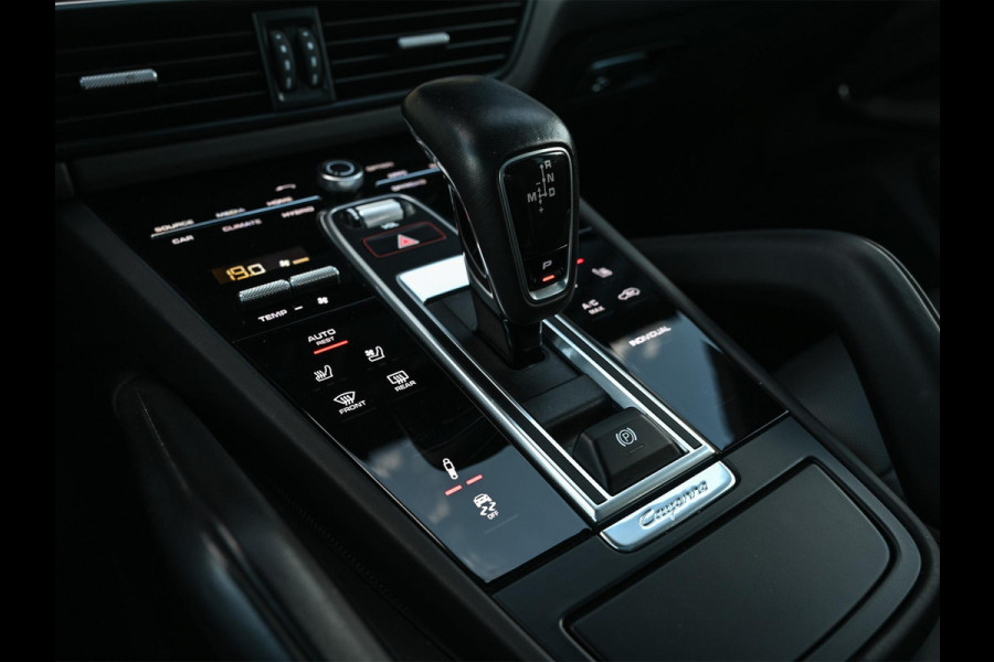 Porsche Cayenne Coupé 3.0 E-Hybrid | NL Auto | Dealer Onderhouden | 18-Wegs Memory Seats | Panoramadak | 360 Camera | Luchtvering | Bose | Sport Chrono | Stoelventilatie | Stuur verwarmd | Soft Close | Trekhaak |