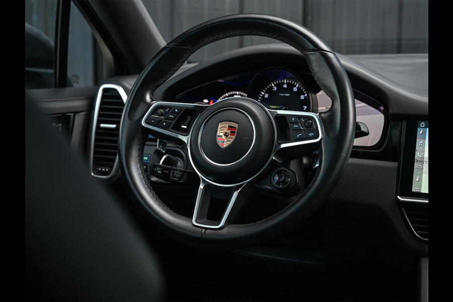 Porsche Cayenne Coupé 3.0 E-Hybrid | NL Auto | Dealer Onderhouden | 18-Wegs Memory Seats | Panoramadak | 360 Camera | Luchtvering | Bose | Sport Chrono | Stoelventilatie | Stuur verwarmd | Soft Close | Trekhaak |