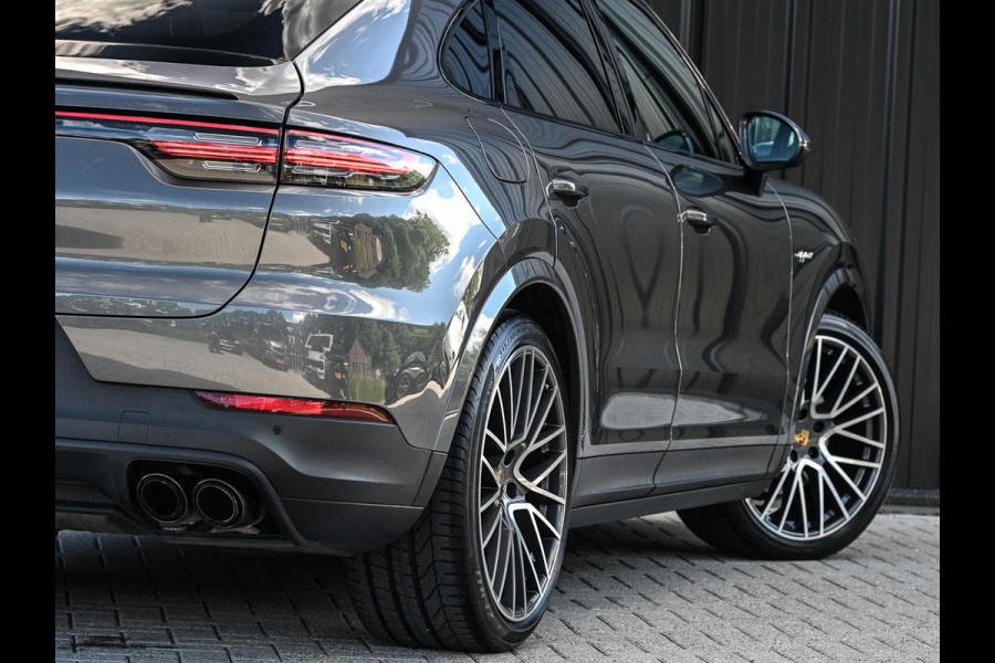 Porsche Cayenne Coupé 3.0 E-Hybrid | NL Auto | Dealer Onderhouden | 18-Wegs Memory Seats | Panoramadak | 360 Camera | Luchtvering | Bose | Sport Chrono | Stoelventilatie | Stuur verwarmd | Soft Close | Trekhaak |