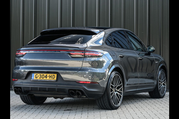 Porsche Cayenne Coupé 3.0 E-Hybrid | NL Auto | Dealer Onderhouden | 18-Wegs Memory Seats | Panoramadak | 360 Camera | Luchtvering | Bose | Sport Chrono | Stoelventilatie | Stuur verwarmd | Soft Close | Trekhaak |