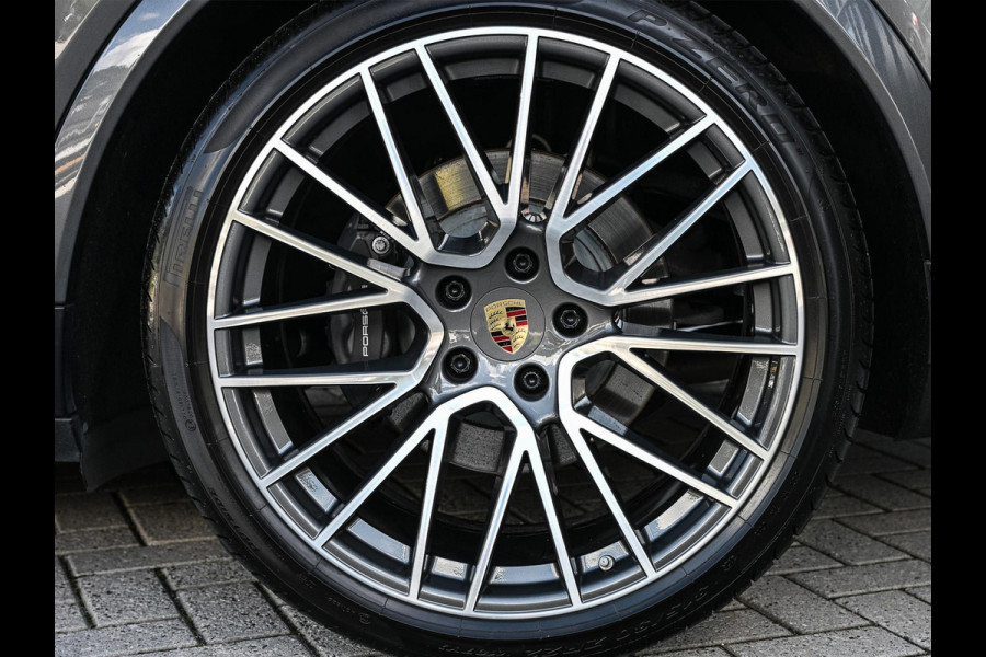 Porsche Cayenne Coupé 3.0 E-Hybrid | NL Auto | Dealer Onderhouden | 18-Wegs Memory Seats | Panoramadak | 360 Camera | Luchtvering | Bose | Sport Chrono | Stoelventilatie | Stuur verwarmd | Soft Close | Trekhaak |