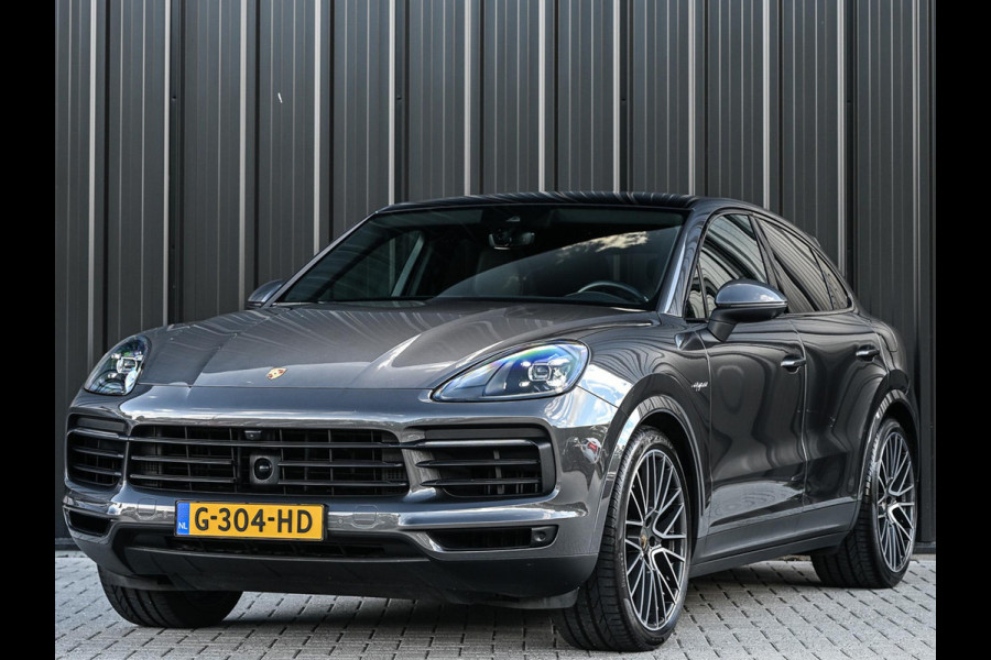 Porsche Cayenne Coupé 3.0 E-Hybrid | NL Auto | Dealer Onderhouden | 18-Wegs Memory Seats | Panoramadak | 360 Camera | Luchtvering | Bose | Sport Chrono | Stoelventilatie | Stuur verwarmd | Soft Close | Trekhaak |