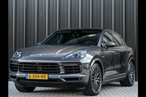 Porsche Cayenne Coupé 3.0 E-Hybrid | NL Auto | Dealer Onderhouden | 18-Wegs Memory Seats | Panoramadak | 360 Camera | Luchtvering | Bose | Sport Chrono | Stoelventilatie | Stuur verwarmd | Soft Close | Trekhaak |