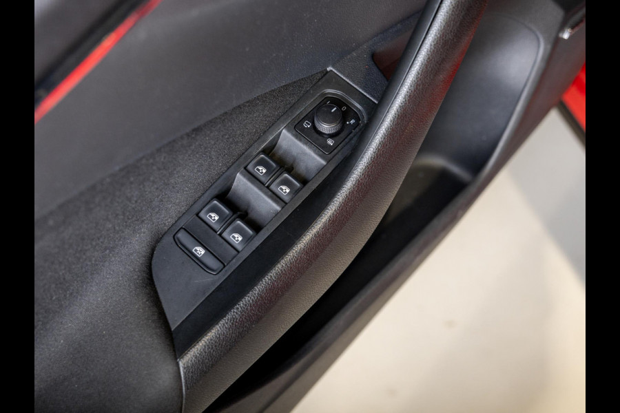 Škoda Kamiq 1.0 TSI Monte Carlo / 110pk / Panorama dak / Achteruitrij camera / Adaptieve cruise control /