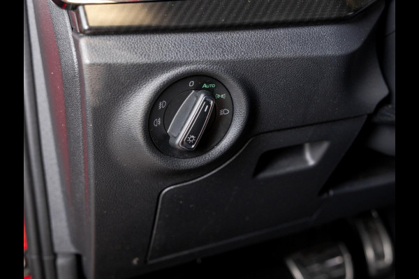 Škoda Kamiq 1.0 TSI Monte Carlo / 110pk / Panorama dak / Achteruitrij camera / Adaptieve cruise control /
