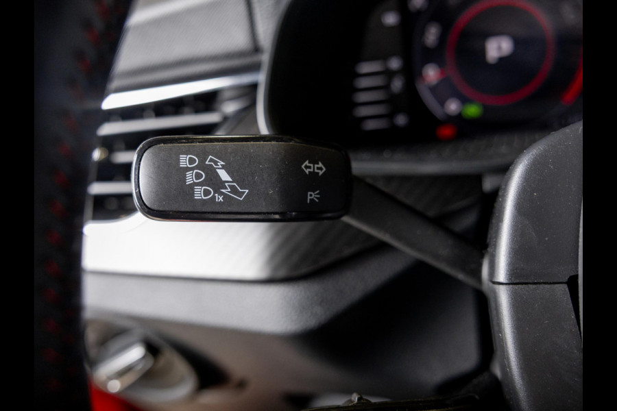 Škoda Kamiq 1.0 TSI Monte Carlo / 110pk / Panorama dak / Achteruitrij camera / Adaptieve cruise control /