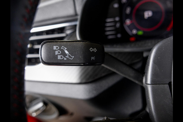 Škoda Kamiq 1.0 TSI Monte Carlo / 110pk / Panorama dak / Achteruitrij camera / Adaptieve cruise control /