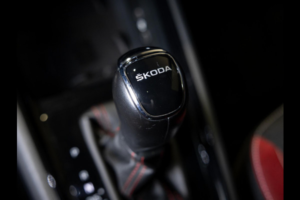 Škoda Kamiq 1.0 TSI Monte Carlo / 110pk / Panorama dak / Achteruitrij camera / Adaptieve cruise control /