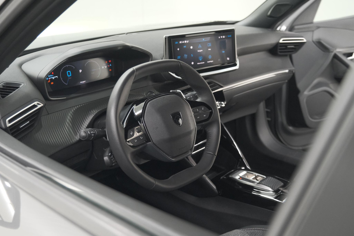 Peugeot 2008 Hybrid 136 e-DCS6 Allure | Navigatie | Parkeersensoren Voor + Achter | Apple Carplay