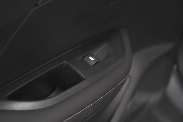 Peugeot 2008 Hybrid 136 e-DCS6 Allure | Navigatie | Parkeersensoren Voor + Achter | Apple Carplay