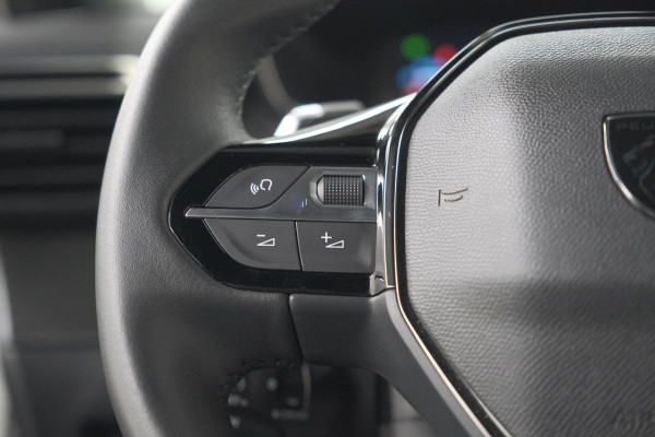 Peugeot 2008 Hybrid 136 e-DCS6 Allure | Navigatie | Parkeersensoren Voor + Achter | Apple Carplay