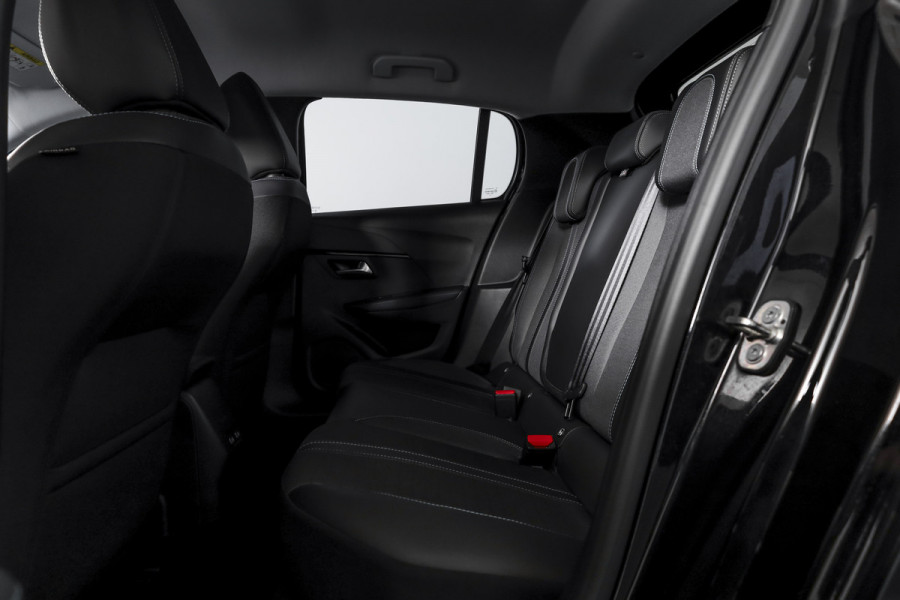 Peugeot 208 1.2 PureTech 100 PK Allure Pack | Cruise | PDC | Camera | App. Connect | ECC | DAB | LM 16" |