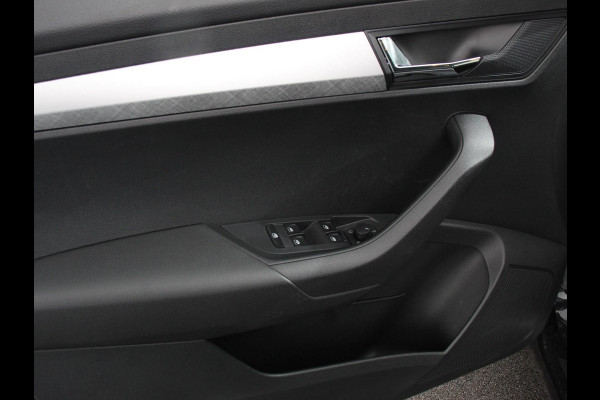 Škoda Karoq 1.5 TSI 150pk DSG ACT Selection Navigatie Apple Carplay/Android Auto Camera Parkeer sensoren Adaptieve Cruise Control Lichtmetalen Velgen Digitale Cockpit